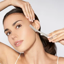 Tweezerman Facial Razor Gesichtshaarrasierer -Mandarina Duck Fragrances-Shop MAM 8636135 SHOP IMAGE 1.4