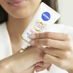 NIVEA Luminous Anti-Pigmentflecken Hochwirksame Hand Creme LSF15 -Mandarina Duck Fragrances-Shop MAM 9306068 SHOP IMAGE 1.4